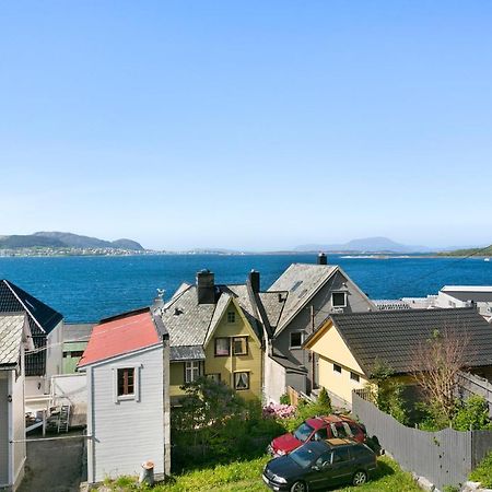 Sentrum Leilighet Олесунн Экстерьер фото